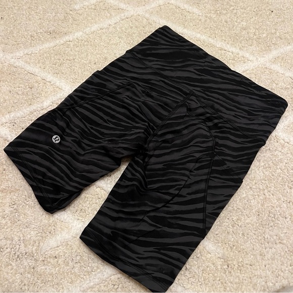 Lululemon Fast and Free Short 8" Size 4 - Picture 3 of 6
